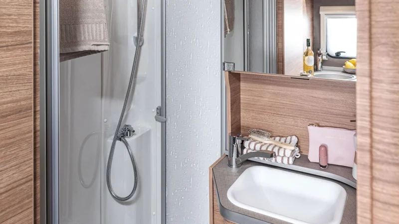 Dusche WEINSBERG CaraCompact Pepper Bad innen - 151Camper Halle