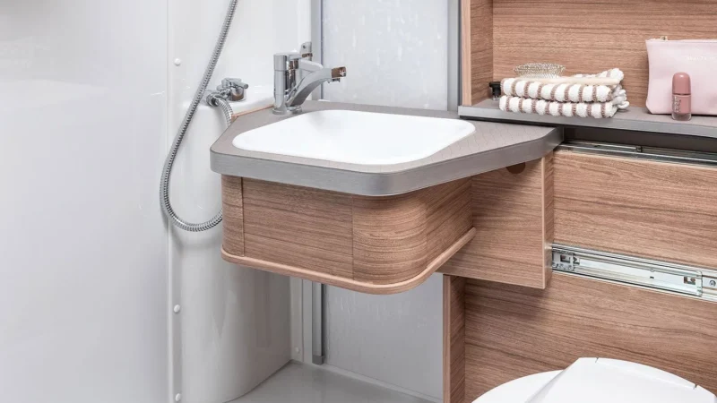 Wohnmobil WEINSBERG CaraCompact Pepper Bad innen - 151Camper Halle