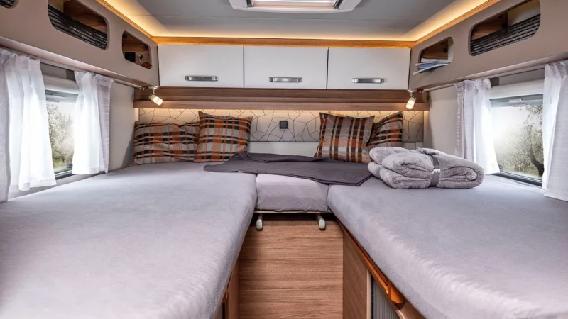 Wohnmobil WEINSBERG CaraCompact Pepper Betten innen - 151Camper Halle