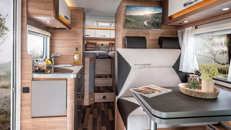 Wohnmobil WEINSBERG CaraCompact Pepper innen - 151Camper Halle